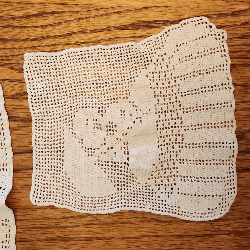 Table Doily Set - Picture 2 of 3